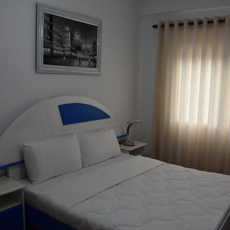Leo Apartment Permet Bagian luar foto