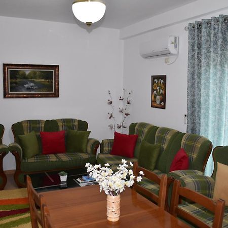 Leo Apartment Permet Bagian luar foto