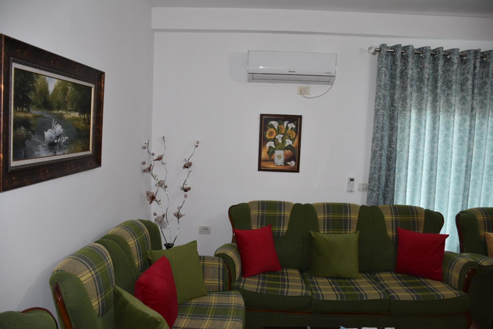 Leo Apartment Permet Bagian luar foto