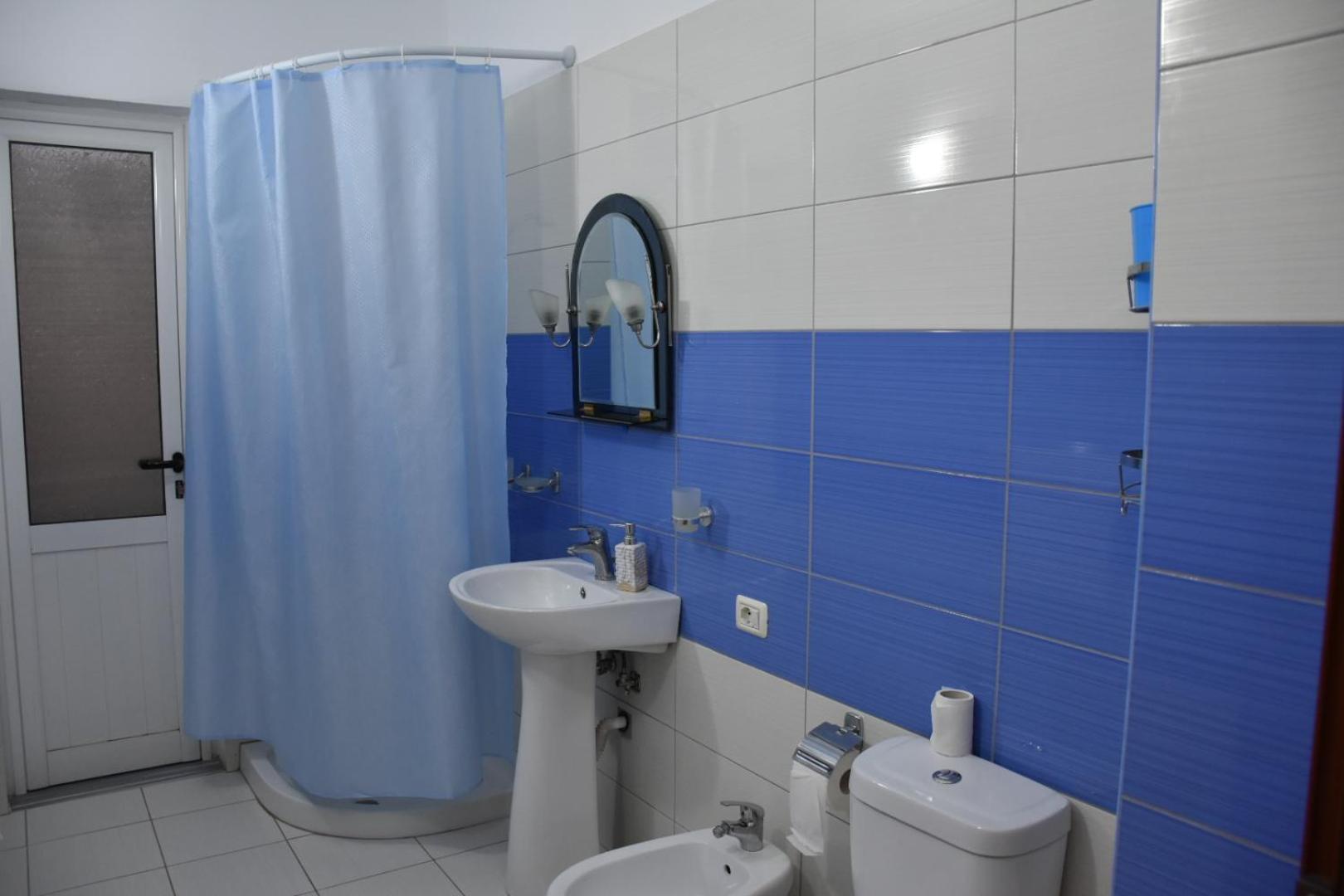 Leo Apartment Permet Bagian luar foto