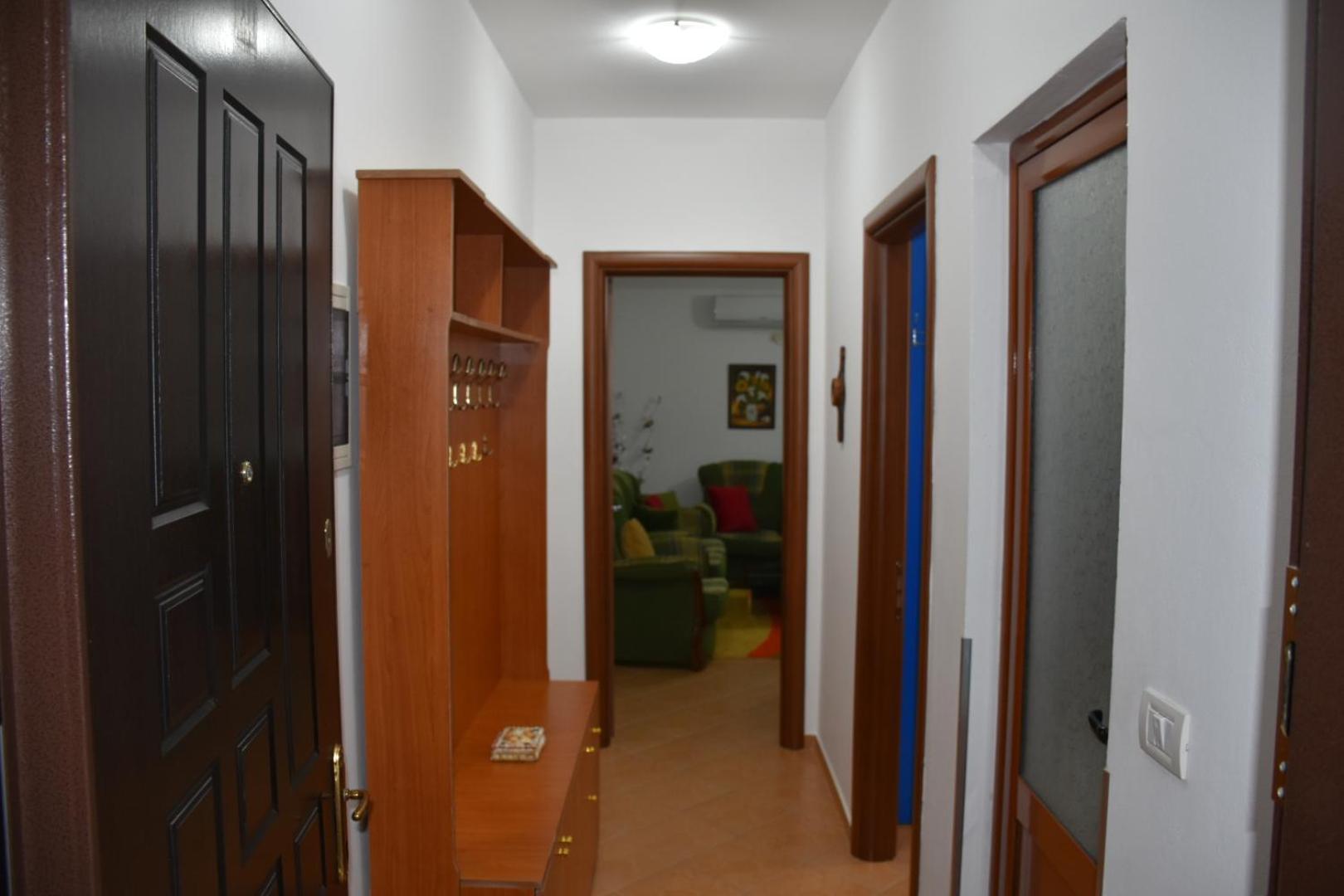 Leo Apartment Permet Bagian luar foto