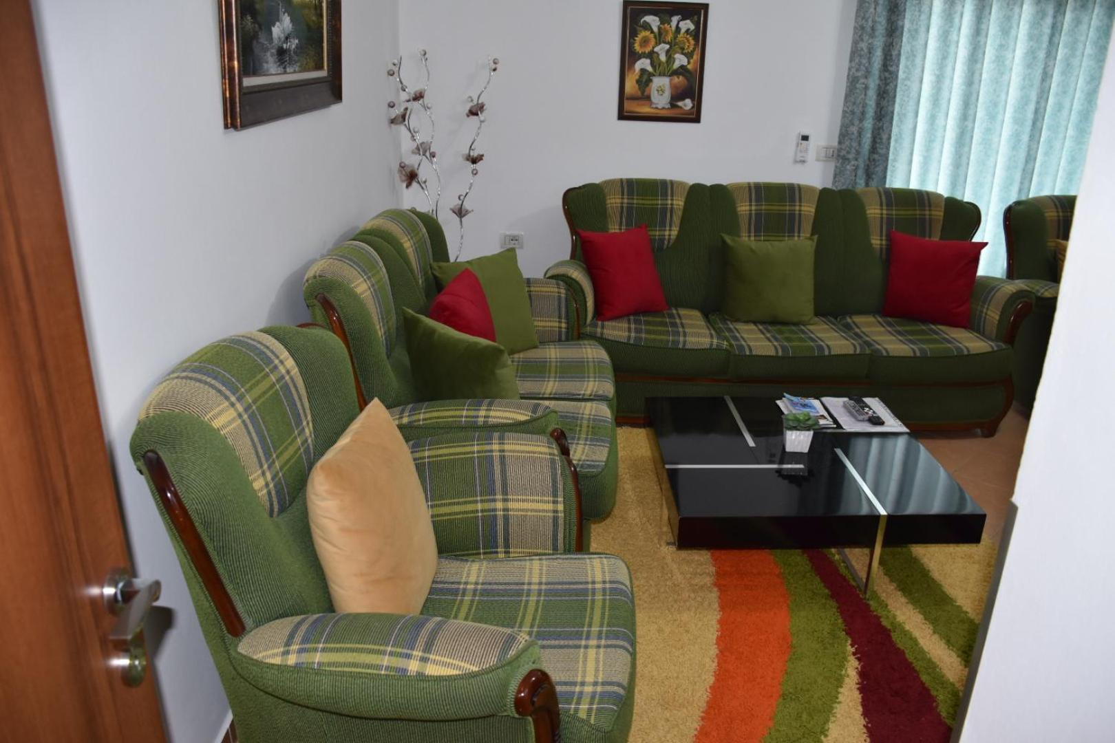 Leo Apartment Permet Bagian luar foto